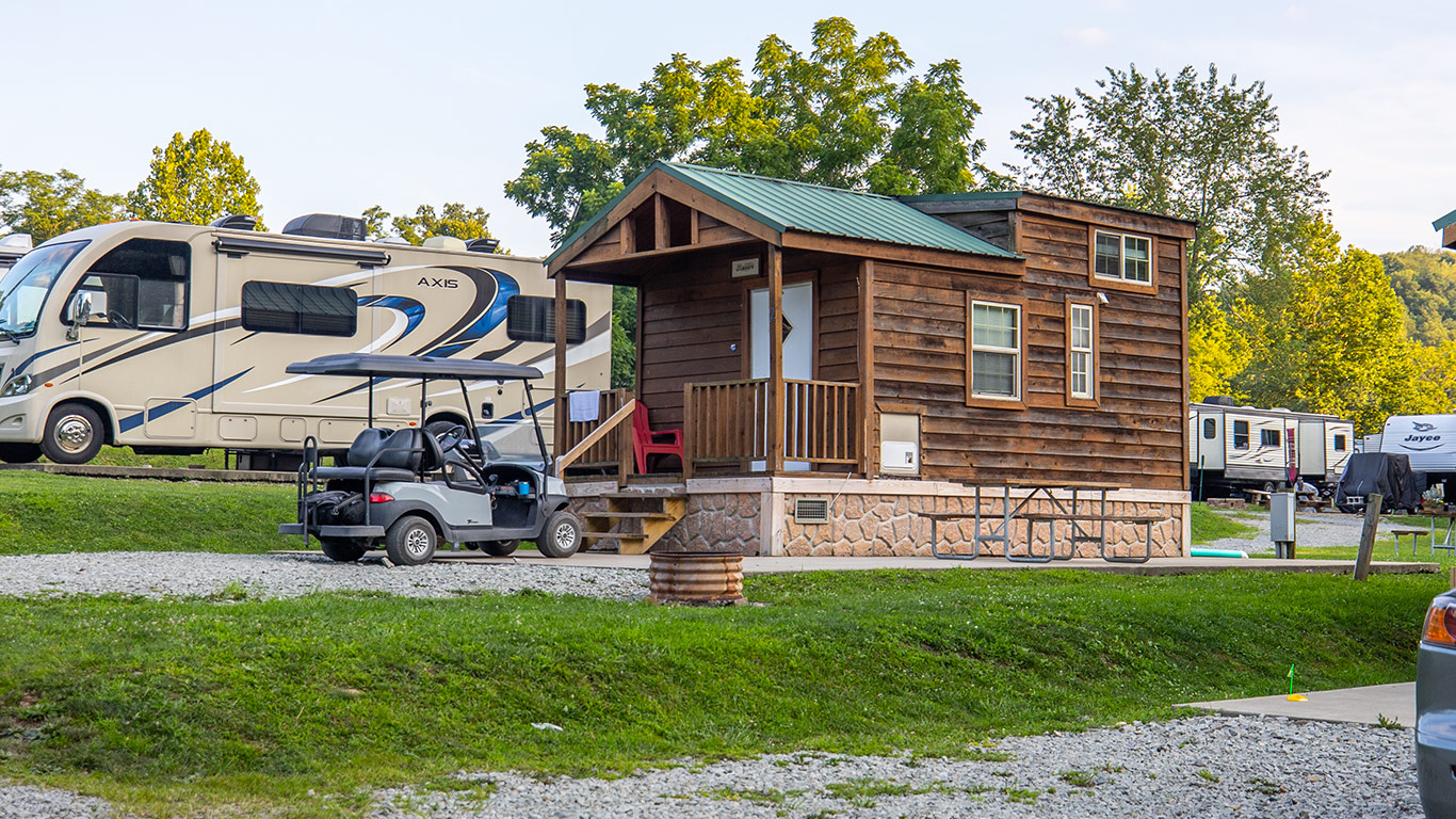 Cabin 1 - The Blue Canoe RV Resort - Connellsville PA