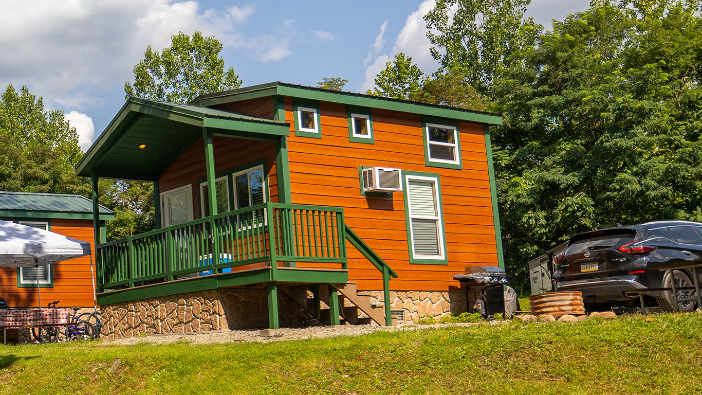 Cabin 7 - The Blue Canoe RV Resort - Connellsville PA